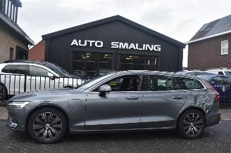 Damaged car Volvo V-60 2.0 T6 Twin Engine AWD R-Design 253Pk *Navi/Clima/Camera/Leder/Stoelverwarming 2020/5