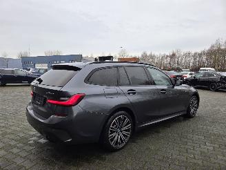 BMW 3-serie 330e HYBR /M-SPORT / HARM KARDON / HEAD UPP picture 12