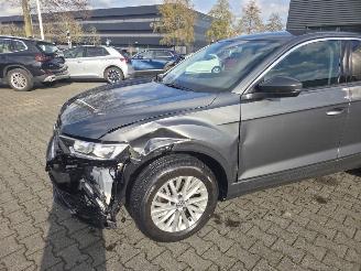 Volkswagen T-Roc 1.5 TSi AUTOM /NAVI / STOELVERW picture 3