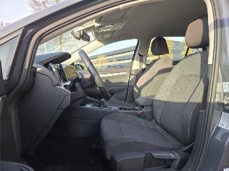 Volkswagen T-Roc 1.5 TSi AUTOM /NAVI / STOELVERW picture 16