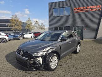 Damaged car Volkswagen T-Roc 1.5 TSi AUTOM /NAVI / STOELVERW 2019/1