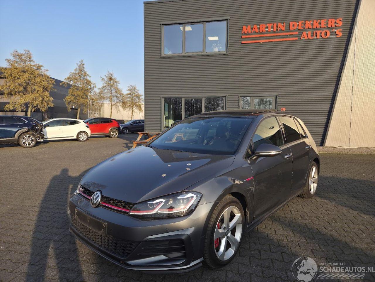 Volkswagen Golf PERFORMANCE /PANO /AUTOM