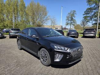 Vaurioauto  passenger cars Hyundai Ioniq 100kw FEEL / NAVI / CAMERA / STOELVERW / 30 DKM 2022/3