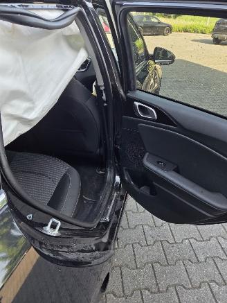 Kia Ceed PLUG-IN  HYBRIDE / AUTOMAAT / 34 DKM picture 14