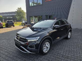 Vaurioauto  passenger cars Volkswagen T-Roc DIG COCKPIT / STOELVERW / NAVI / CAMERA 2024/2
