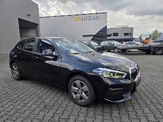 Unfallwagen BMW 1-serie 118i  / AUTOMAAT 2022/10