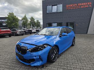 Vaurioauto  passenger cars BMW 1-serie 118i  M-SPORTPAKKET / PANO / SPORTSTOELEN 2021/4