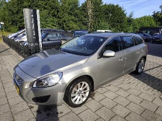 Käytettyjen passenger cars Volvo V-60 1.6 T3 Momentum 2012/5