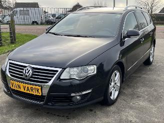 Volkswagen Passat VARIANT 2.0TDi - 125kW Highline - perfect rijdende auto - ingeruild - trekhaak - winterset picture 2