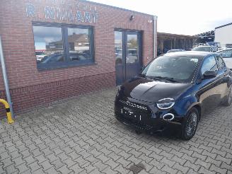Vaurioauto  passenger cars Fiat 500E ICON 2022/7