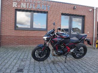krockskadad bil motor Kawasaki Z 650  2025/8