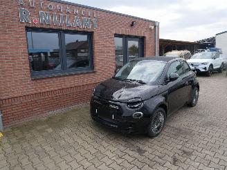 damaged passenger cars Fiat 500E ICON CABRIO 2022/12