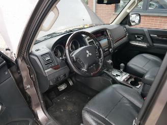 Mitsubishi Pajero 3.2 DI-D  PANORAMADAK LEER XENON AWD 7 PERSOONS picture 11