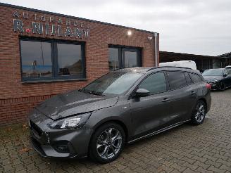 krockskadad bil auto Ford Focus ST-LINE LED 2021/2