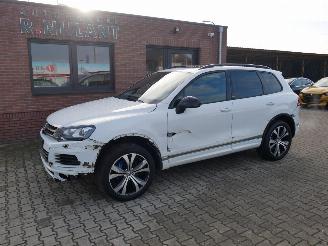Damaged car Volkswagen Touareg V6 TDI 4 MOTION R-LINE BLACK ADVENTURE PANORAMADAK BI-XENON 2014/2