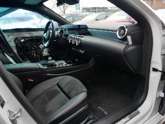 Mercedes A-klasse A 180 D AMG ALCANTARA LED PANORAMADAK picture 10