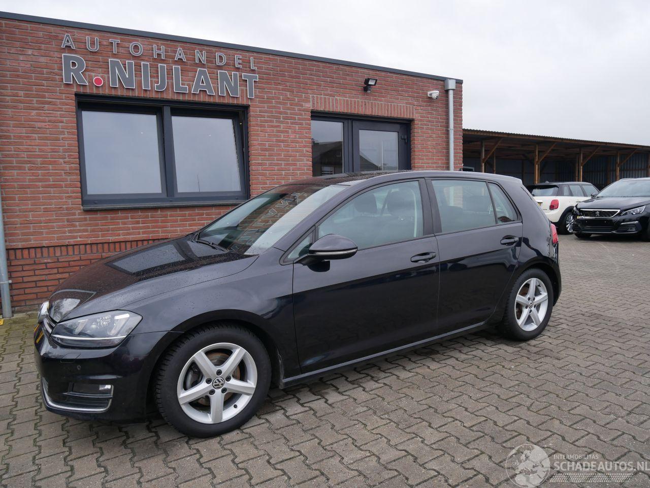 Volkswagen Golf HIGHLINE BI-XENON DSG ALCANTARA