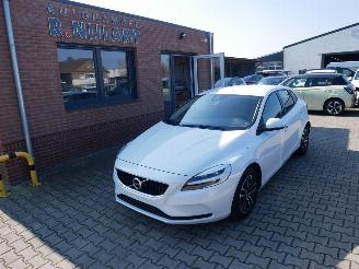 Vaurioauto  passenger cars Volvo V-40 LED 2019/3