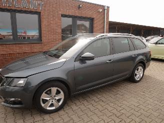 Schadeauto Skoda Octavia STYLE 2020/11