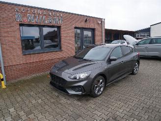 Schadeauto Ford Focus ST-LINE LED AUTOMAAT MOTORSCHADE!!! 2022/3