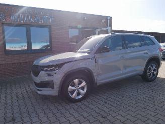 Auto incidentate Skoda Kodiaq SPORTLINE 4x4 PANORAMADAK LED VIRTUAL ACC ALCANTARA 2022/6
