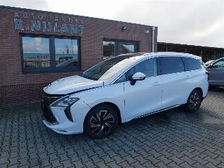 Unfallwagen DFSK  FORTHING U TOUR PANORAMADAK LEER LED 7 PERSOONS 2023/10