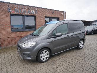 krockskadad bil auto Ford Tourneo Courier TITANIUM 2019/11