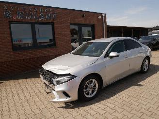 Coche accidentado Mercedes A-klasse A 180 D STYLE LEER LED 2019/6