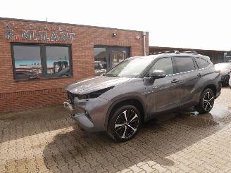 Avarii autoturisme Toyota Highlander AWD LEER LED PANORAMADAK 7 PERSOONS 2021/10