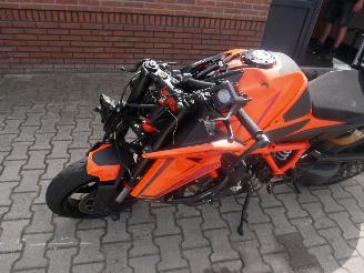 KTM  1350 SUPER DUKE R picture 8