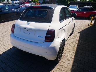 Schadeauto Fiat 500E LA PRIMA BY BOCELLI 2023/9