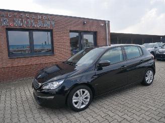 Vaurioauto  passenger cars Peugeot 308  2015/8