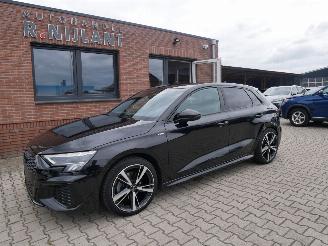 Schadeauto Audi A3 S-LINE ACC HALF LEER LED 2023/11