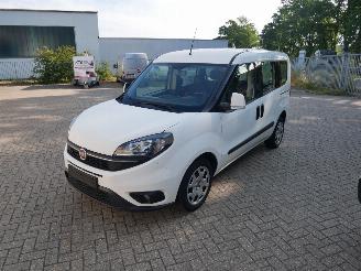 Auto incidentate Fiat Doblo 5 PERSOONS MOTORSCHADE 2018/10