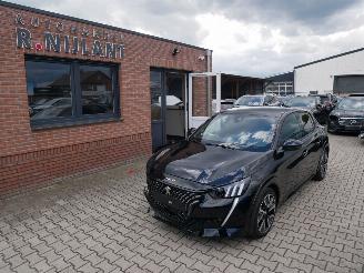 Vaurioauto  passenger cars Peugeot 208 GT PANORAMADAK HALF LEER ACC APPLE CARPLAY 2023/5