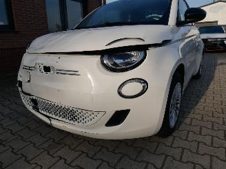 Fiat 500E RED picture 5
