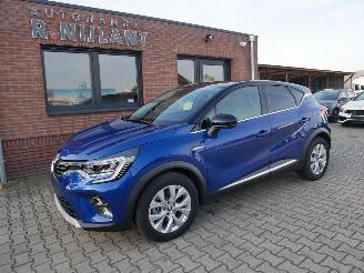 damaged passenger cars Renault Captur E-TECH  PLUG-IN HYBRID 160 E 2022/5