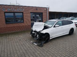Vaurioauto  passenger cars BMW 3-serie 330i TOURING XDRIVE M-SPORT SCHUIFDAK LEER LED 2022/7