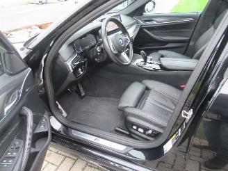 BMW 5-serie 530e Touring Aut. M-Sport  Shadow  Leer Navi Camera Panorama-D Head-Up SchuifDak E.Stoelen LuchtVering..... picture 16