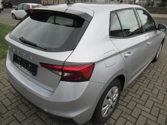 Schadeauto Skoda Fabia 1.0B Ambition 33.800km!!  Start&Stop Climatronic StoelVerwarming CruiseControl Parktronic.... 2024/1