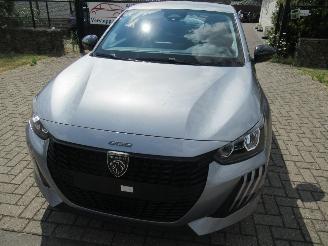 Schadeauto Peugeot 208 1.2 Hybrid AUT. Airco CruiseControl Parktronic Navigatie-Android/Carplay 2026/2