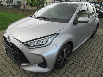Schadeauto Toyota Yaris 1.5i-VVTi  Airco Camera CruiseControl Pdc Navi>android Auto/Carplay 2024/7