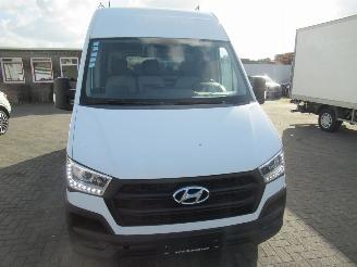 damaged commercial vehicles Hyundai H-350 2.5D 150pk Hoog/Lang Airco Navi CruiseControl..... 2016/2