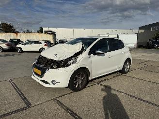 škoda osobní automobily Peugeot 208 1.2 pure tech Style 2015/1