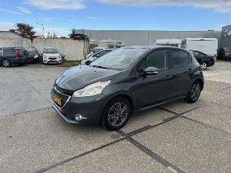 Schadeauto Peugeot 208 1.2  VTI Envy 5drs 2012/12