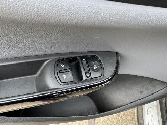 Opel Corsa 1.4 Cosmo picture 6