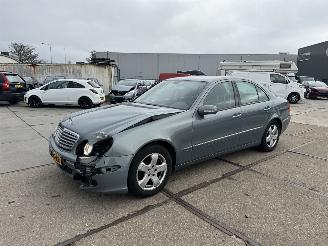 Voiture accidenté Mercedes E-klasse 240 Elegance 2005/3