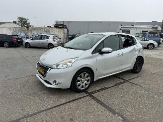Avarii autoturisme Peugeot 208 1.2 VTI Envy 2014/10