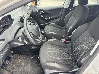 Peugeot 208 1.2 VTI Envy picture 5