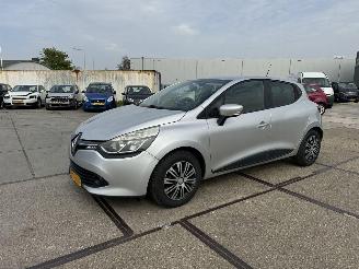 Voiture accidenté Renault Clio 1.5 DCI Eco Expression 2015/9
